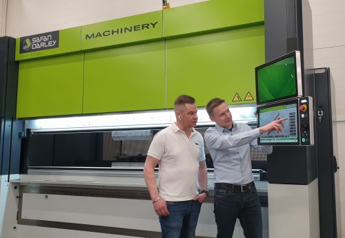 Safan servosärmäyspuristin_Puristeteos_Machinery_ohjauskoulutus
